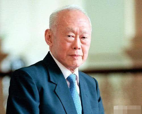 新加坡是独裁国家吗？不是，前期半独裁，现在是民主国家？