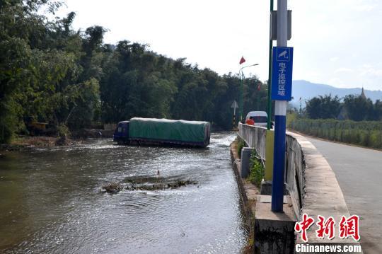 中缅边境“油老鼠”猖獗 警方重拳打击“鼠患”