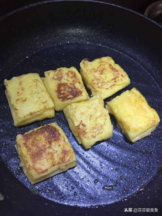 一口西多士，蛋液裹一裹，黄油煎一煎，一口气吃了10个，好满足！