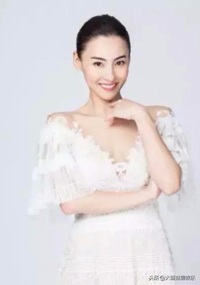 张柏芝出月子带儿子圣诞旅行 未见“小王子”身影