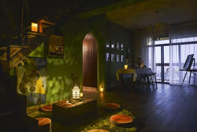 2个90后中国姑娘环游世界，向100个陌生人索吻，不枉人世走一遭！