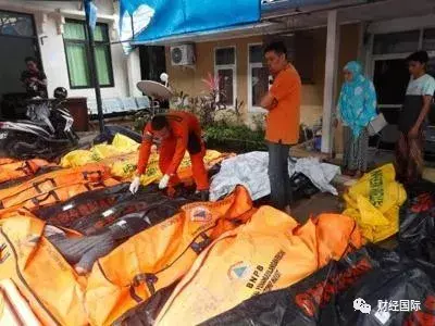 印尼海峡海啸已致222人死亡，35人失踪！海边演奏乐队被袭击！