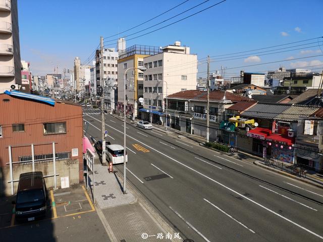 实拍日本街头和车站，垃圾桶较少见，但地面很干净！