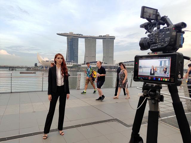 成凯欣《时光》MTV于新加坡开机拍摄