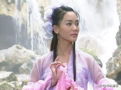 同穿透视纱裙的古装女子：钟素秋美成画中仙，青儿的丝带画龙点睛