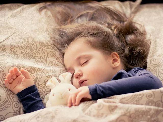 睡眠是孩子长高的关键？