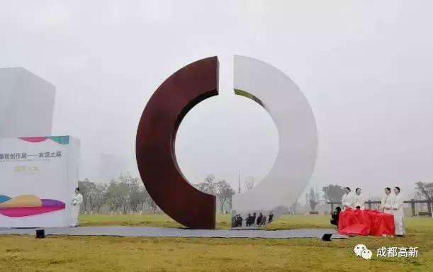 ｜“友谊之环”落地天府绿道！更多国际友城雕塑，先睹为快