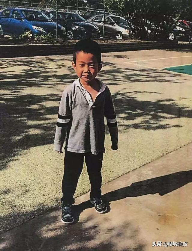 华裔妈妈溺死5岁儿子，案件首次开庭，受害人父亲数度泪奔