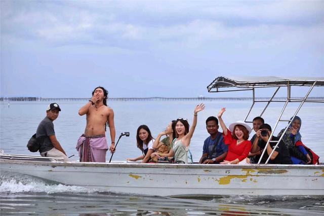 「印尼」热辣风情海鸟游，赤足踏浪聆听最美浪声