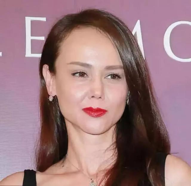 前亚姐宣布复出！曾因母亲离世备受打击隐退：想重新做主持