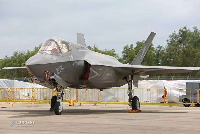 新加坡航展有隐身战斗机鼎力支持，静态展示居多，类似嘉年华