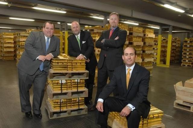 世界多国提前从美国运回黄金后，再次减持美债，或给美元上了一课