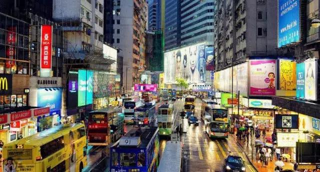 看完香港的苦逼生活，你还会抱怨新加坡生活不幸福吗？
