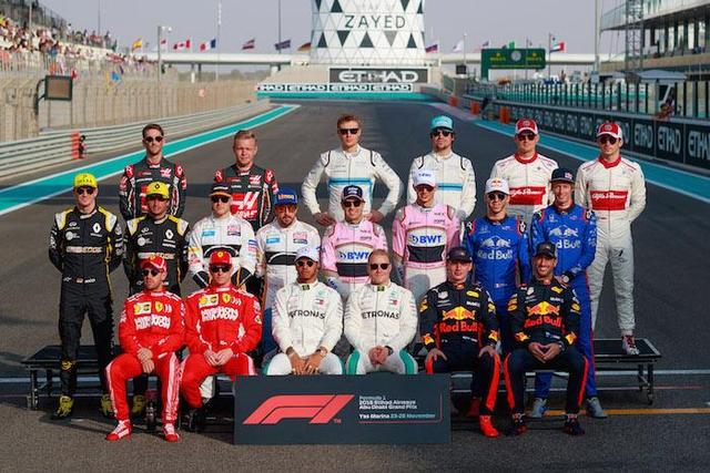 3年自费50万元，这个对赛车绝对真爱的上海男人，成为了中国首位F1赛季全勤记者！