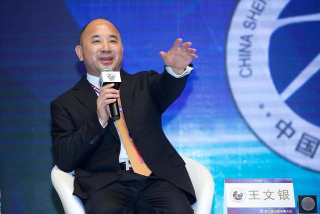 最低调富豪闷声发财，创业23年身价过千亿，公司营业额仅次于华为