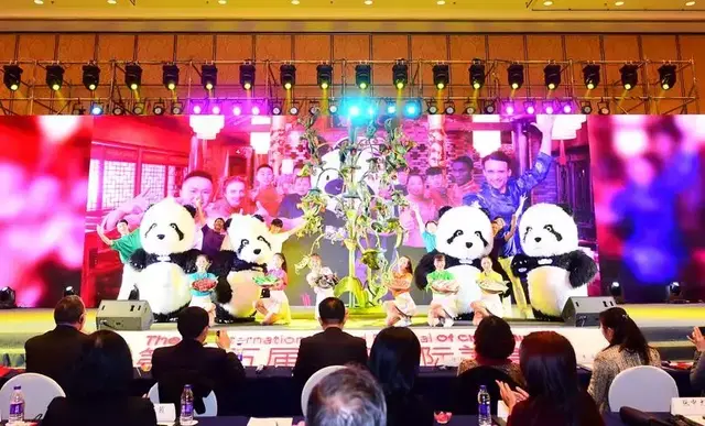 闻香识成都体验正宗「麻辣味」荟萃中外食感受天府「国际范」