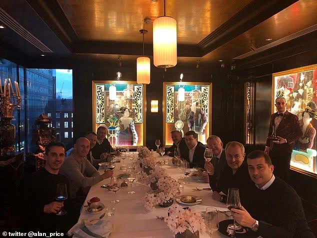 感动！曼联92班为弗爵送惊喜共进午餐，名宿道破曼联当年标准多高