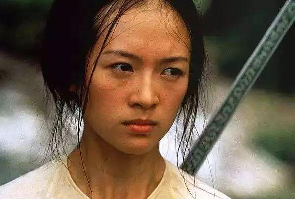 章子怡《演员2》被曝20年前旧照，接地气的模样我差点没认出