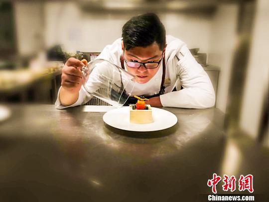 “90后”米其林厨师南京开启新生活：“中西合璧”混搭创意