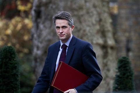 英媒：英国防大臣海外建基地说法遭批，朝野一致斥其无稽之谈
