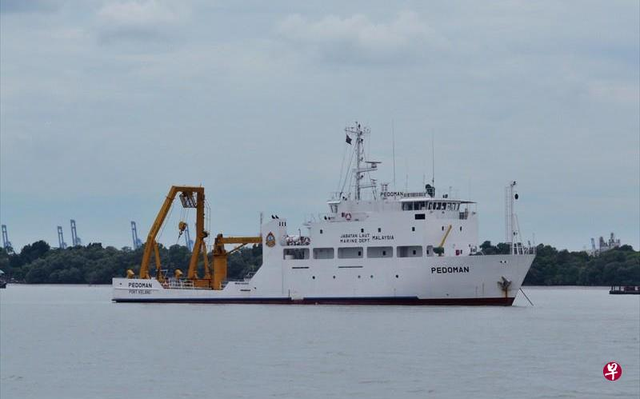 新马领海纠纷刚降温！五艘马来西亚船只驶入新加坡大士一带领海