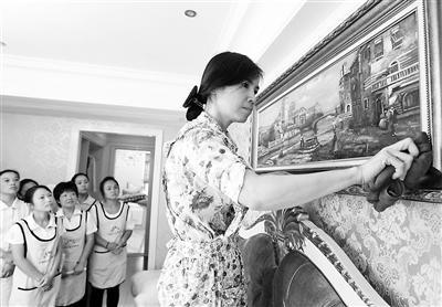 国内公司以技师等名义引入菲佣 中介费达5万元