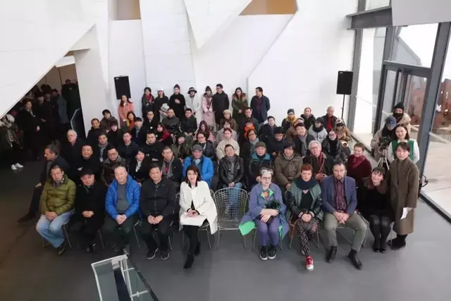 “中欧当代抽象艺术家联展”开幕 60件作品领略中外抽象艺术