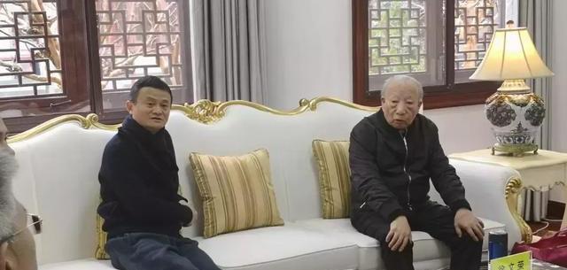 马云突然拜访横店并邀请徐文荣去杭州，娱乐圈要发生什么新变化？