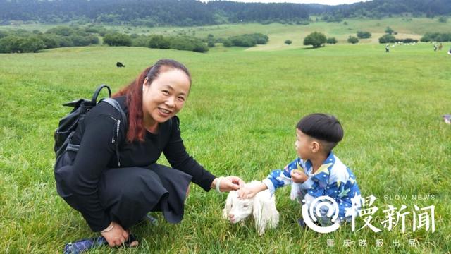 吃奶奶乳汁长大的重庆失聪画家刘汉杰：在喧嚣的世界寻找自己的门