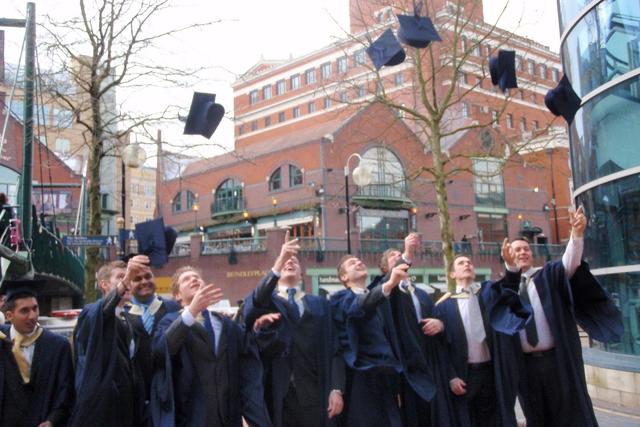 英国学位评分大有讲究！那么，你知道新加坡学位也分等级吗？