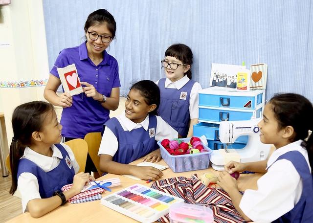 新加坡杰出教师用实例指导家长，如何正确引导学生选择CCA课程！