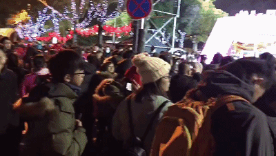 人从众……新年第一天，金鸡湖畔“穿越”了！