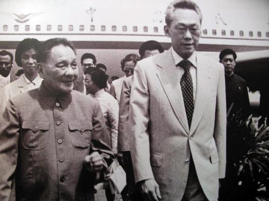 经典好文｜《李光耀回忆录》：双语教育为何是新加坡建国基石？