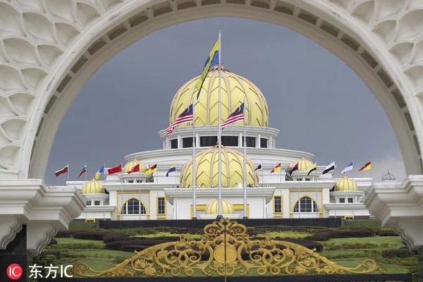 彭亨州苏丹阿都拉接任马来西亚国家最高元首