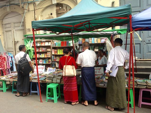 作家唐颖：在缅甸，邂逅书迷和“街边大学”