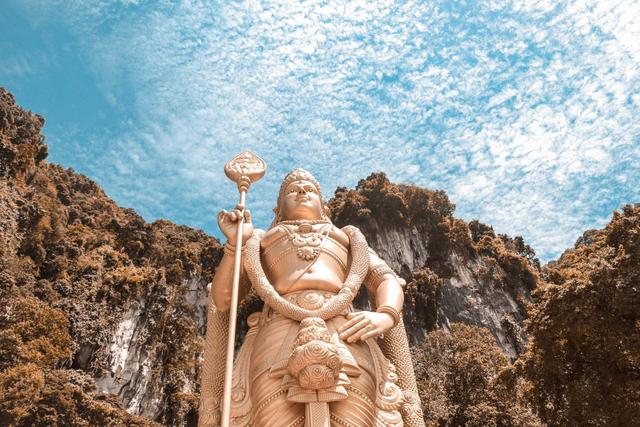 “中转站”晋升为国人出国热门目的地，物价都不到新加坡一半？