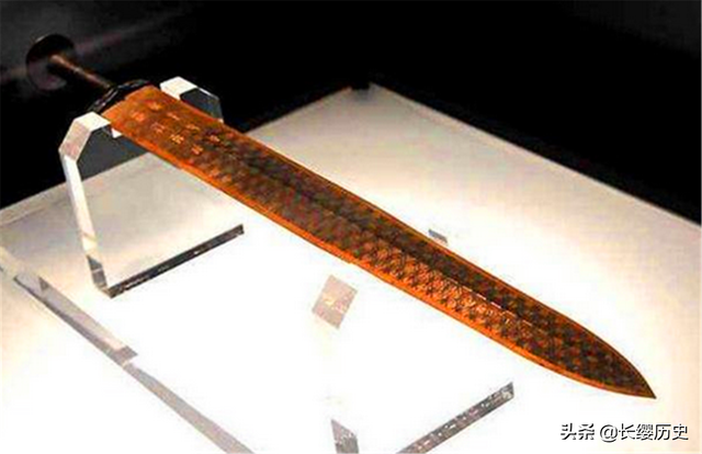 湖北博物馆之宝：战国宝剑，在新加坡受损后，专家：禁止对外展览