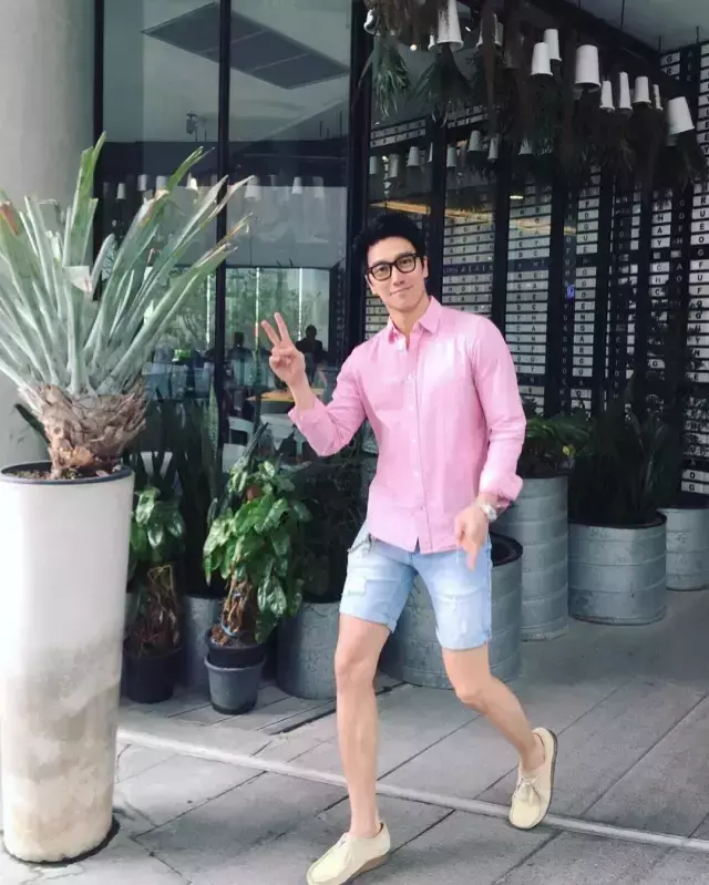 帅似吴彦祖，52岁的年纪25岁的脸……这位大叔，你也太过分了！
