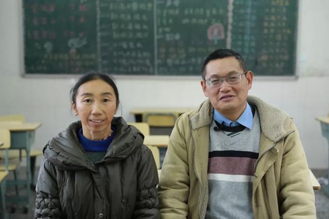 代课夫妻的孤村22年：他们用橘子当地球仪，凭什么教出大学教授？