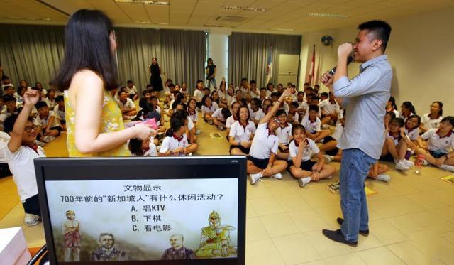 华文媒体《新加坡前传》制作团队走进校园，与学生互动分享历史！