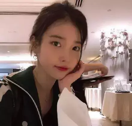 “昨天，我在新加坡偶遇Angelababy啦~”