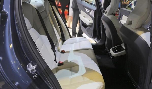 Volvo第3代S60新加坡车展实拍 安全系统很强大