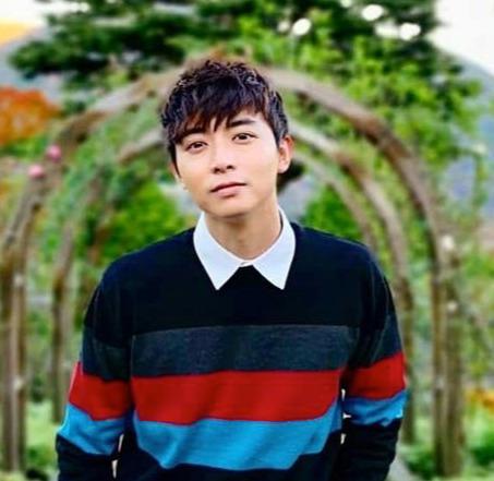 28岁新加坡艺人冯伟衷葬礼数百人送别，陪母亲到新西兰赌场成遗愿