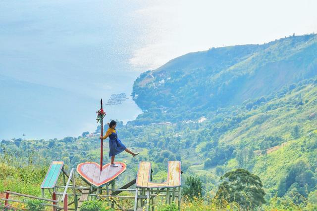 探秘世界最大火山湖，湖心小岛面积超过新加坡