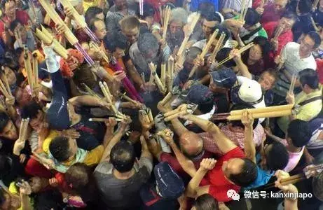 新加坡人大年初一会干这件事？！