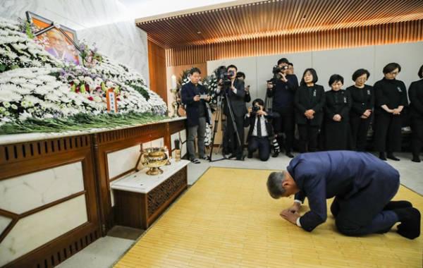 韩送别去世“慰安妇” 日本嫌吵