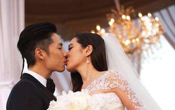 吴建豪人生经历太心酸，爸爸逃亡美国被通缉，妈妈诈骗如今又离婚