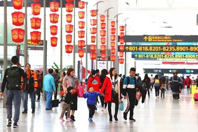 白云机场：年初一迎团队出游高峰，非遗展示为出行旅客助兴