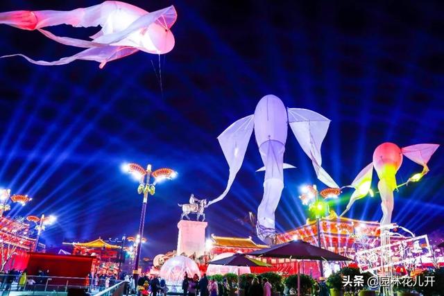 邂逅最缤纷的夜空灯光秀