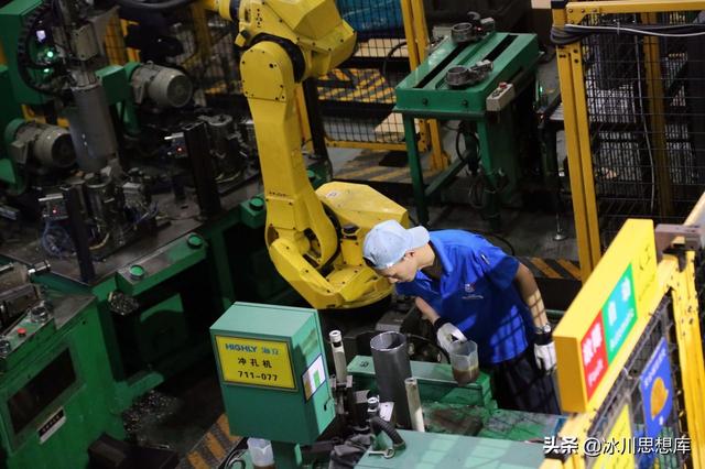 中国还靠放开生育解决劳动力短缺？全球化时代必须跳出这个魔咒了